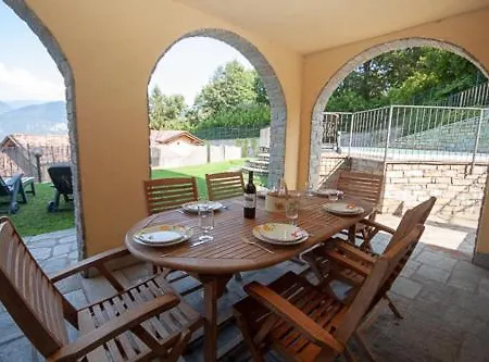 Le Rose Sleeps 6 - Families Only Please 빌라 메나지오